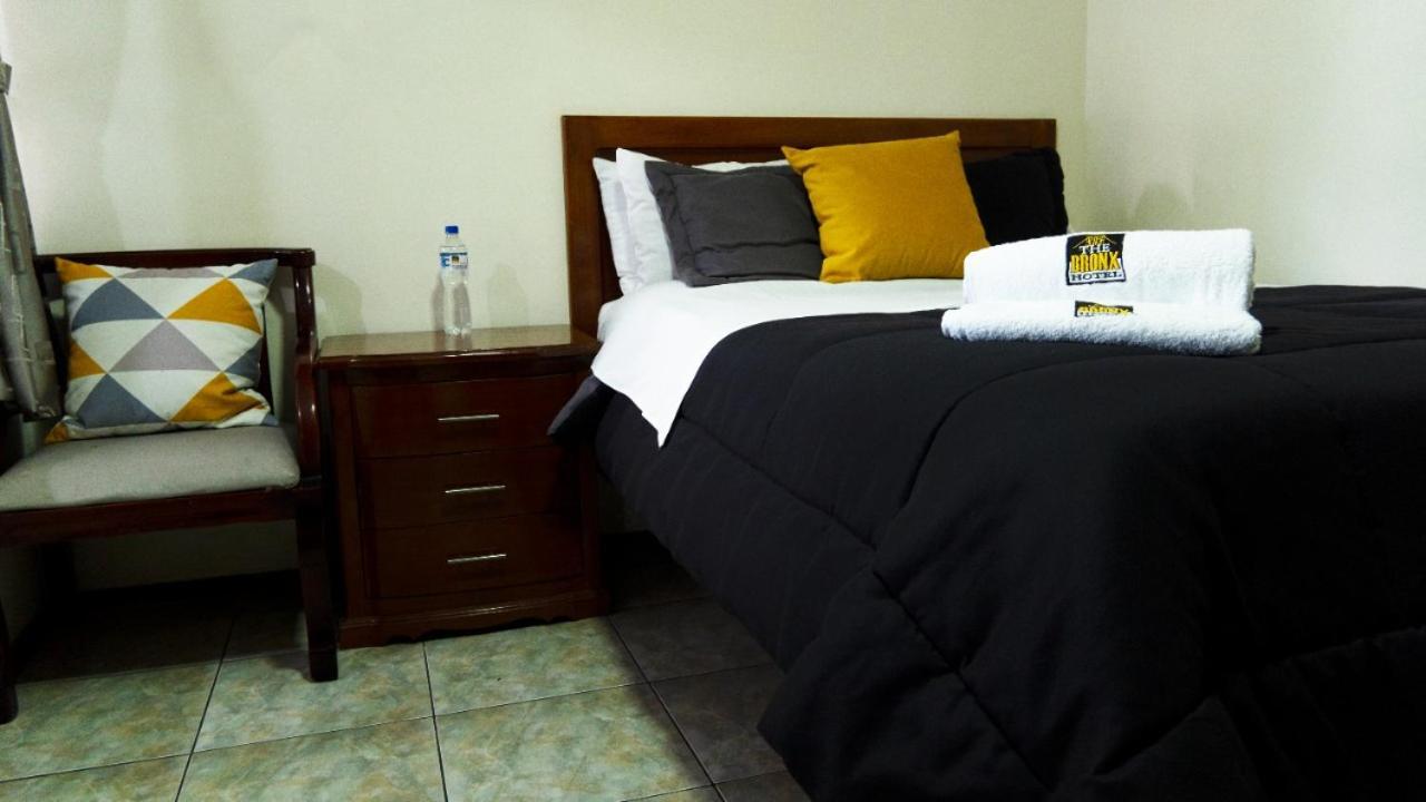 The Bronx Hotel Latacunga Phòng bức ảnh